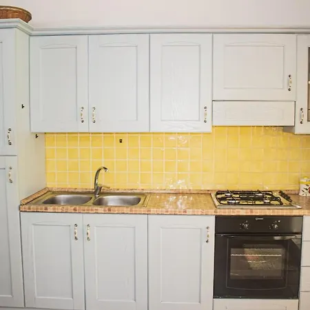 Su Moddissi, 250m From The